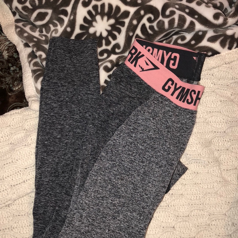 Gym shark leggings